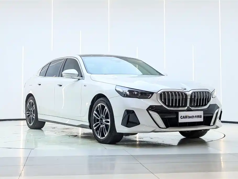 BMW 5 Series 2024 530Li Leading M Sport Package фото 3