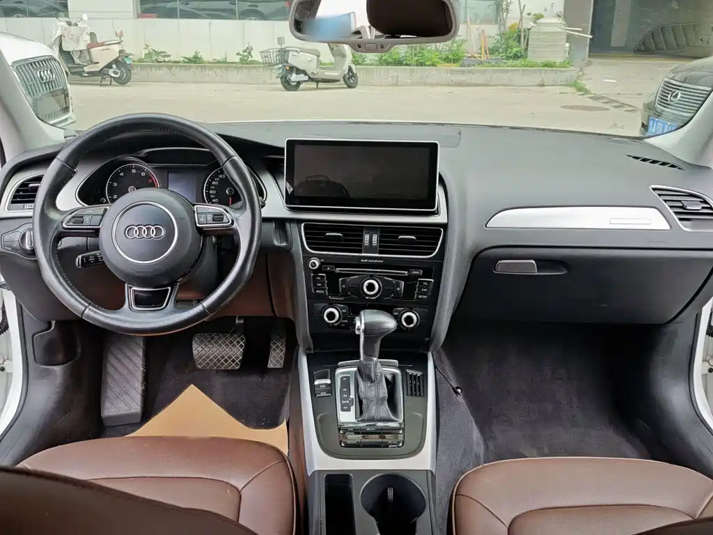 Фото 12 - Audi A4L