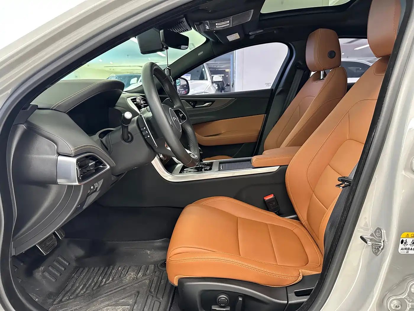 Jaguar XEL 2024 Model 2.0T 250PS R-DYNAMIC S Progressive Sport Edition фото 9
