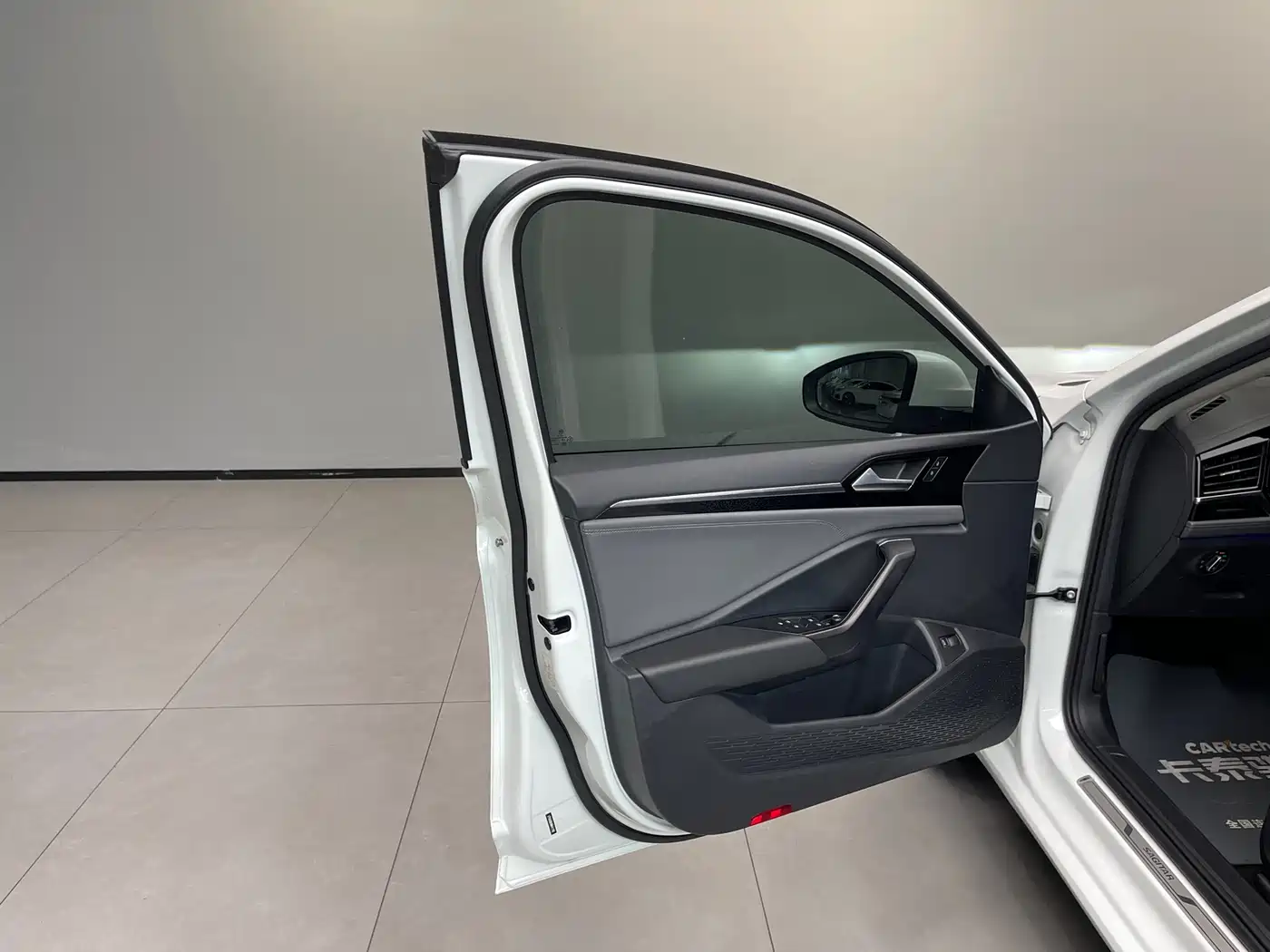 Volkswagen Sagitar 2021 280TSI DSG Luxury Smart Connect фото 27
