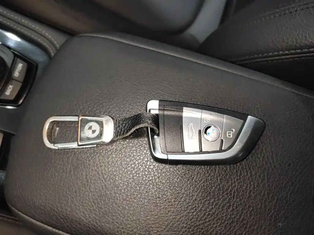 BMW 1 Series 2018 118i Sport Edition фото 9