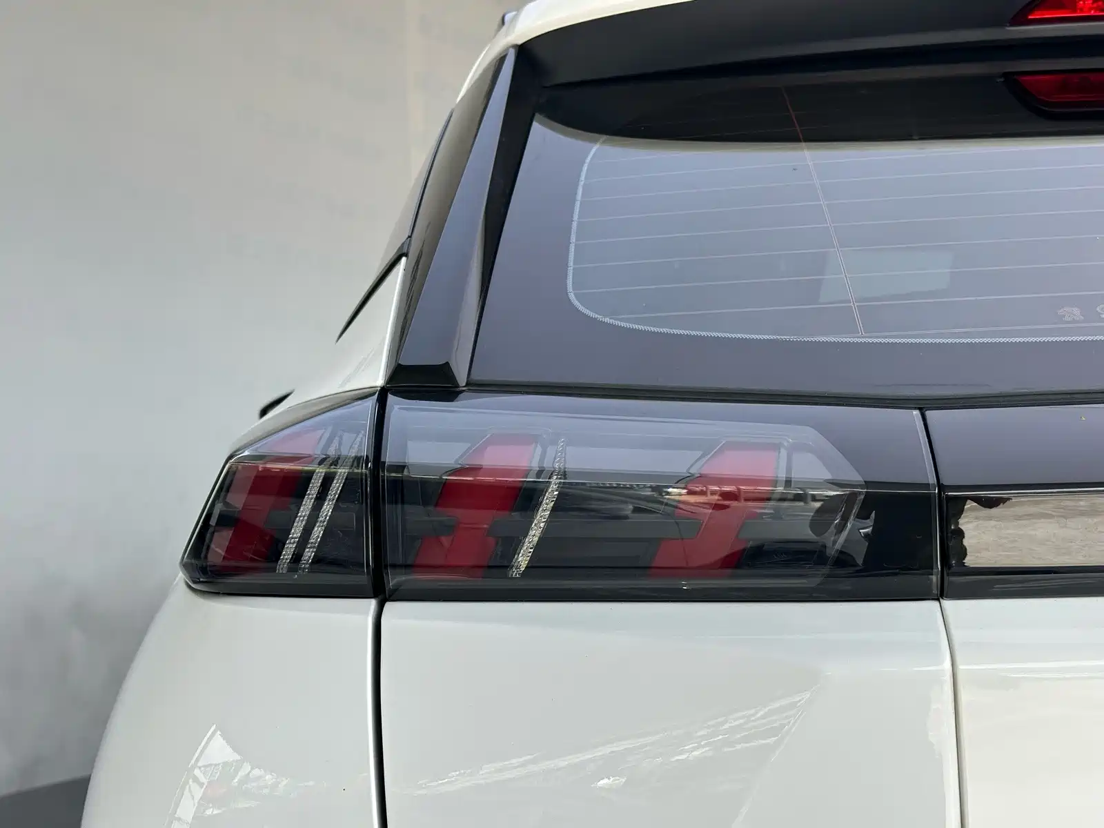 صورة 8 - Peugeot 2008