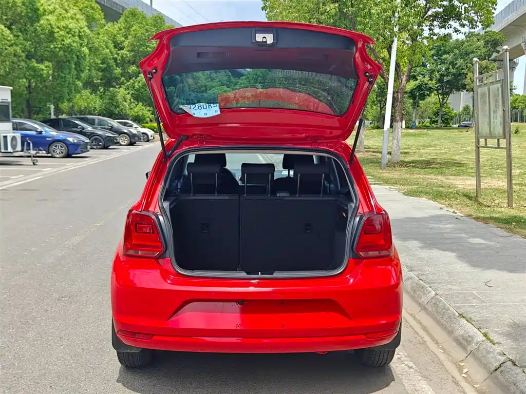 Volkswagen Polo 2016 1.6L Automatic Comfort фото 8