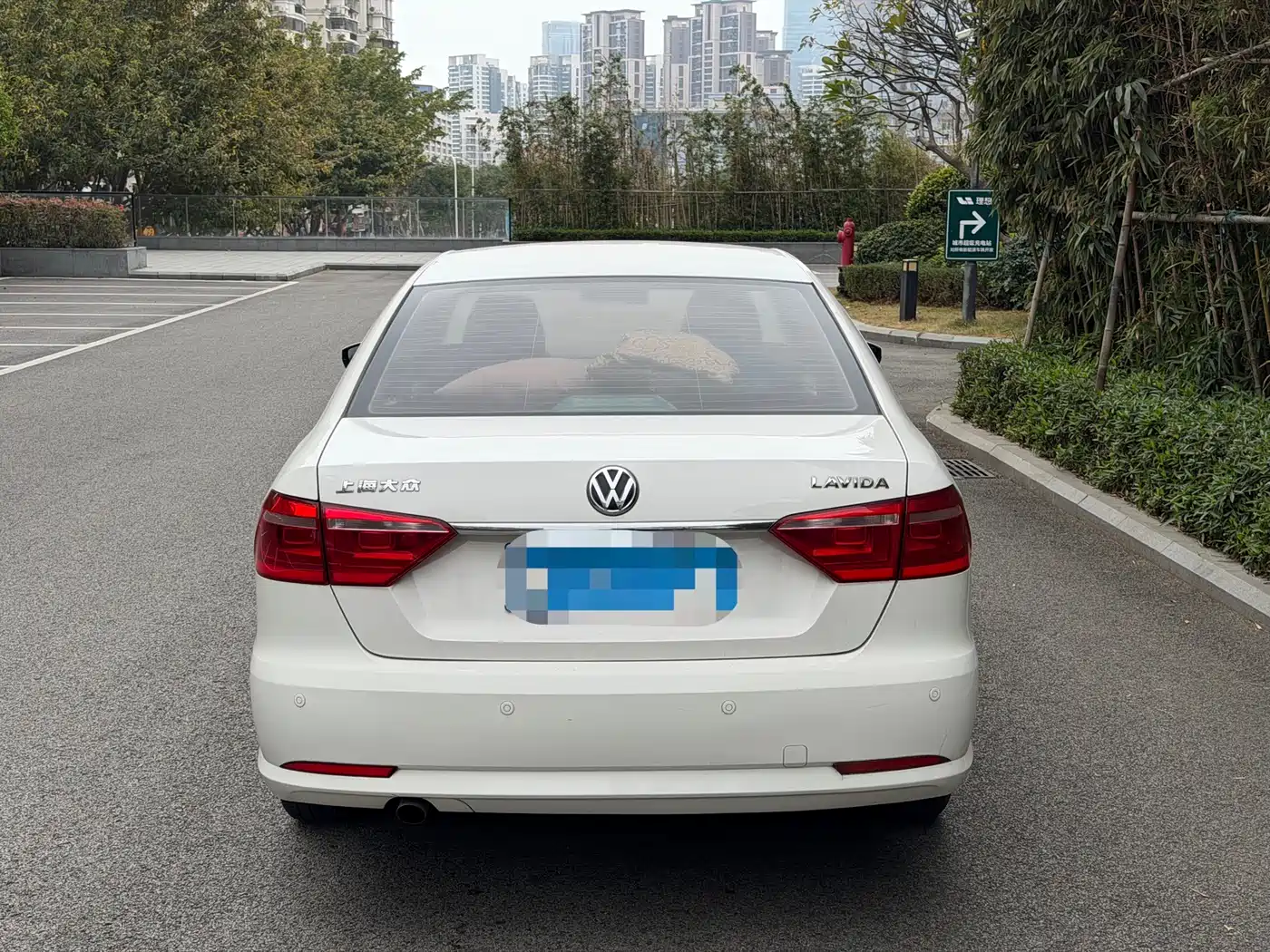 Volkswagen Lavida 2013 Facelift Classic 1.6L Automatic Trend фото 4