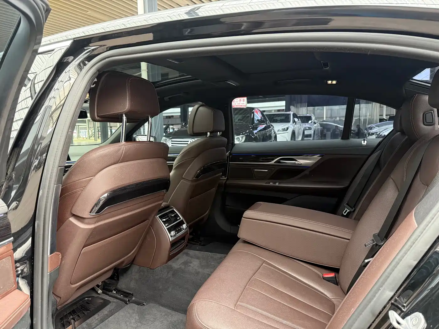 BMW 7 Series 2018 730Li Leading Type M Sport Package фото 17