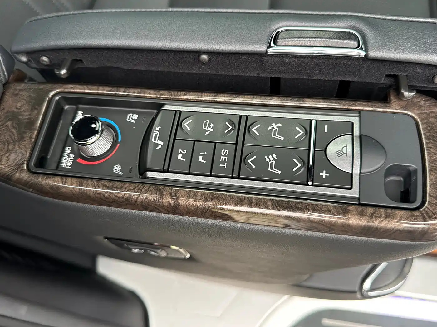 Toyota Alphard 2020 Hybrid 2.5L Premium Edition фото 15