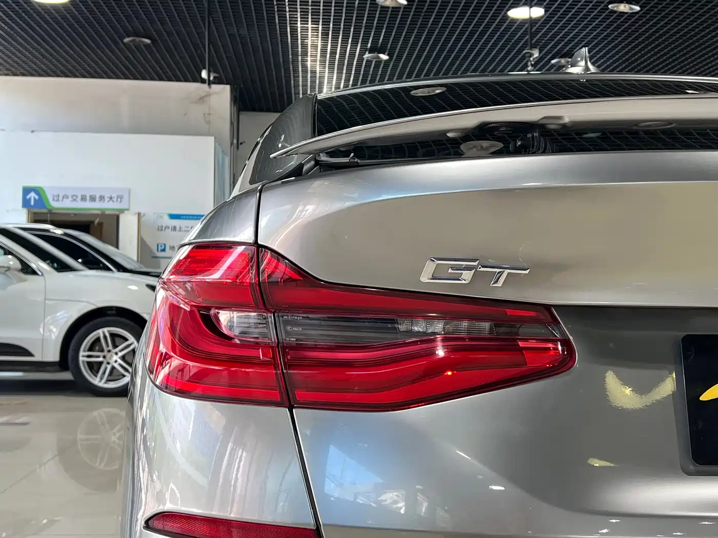 BMW 6 Series GT 2019 630i M Sport Package фото 9