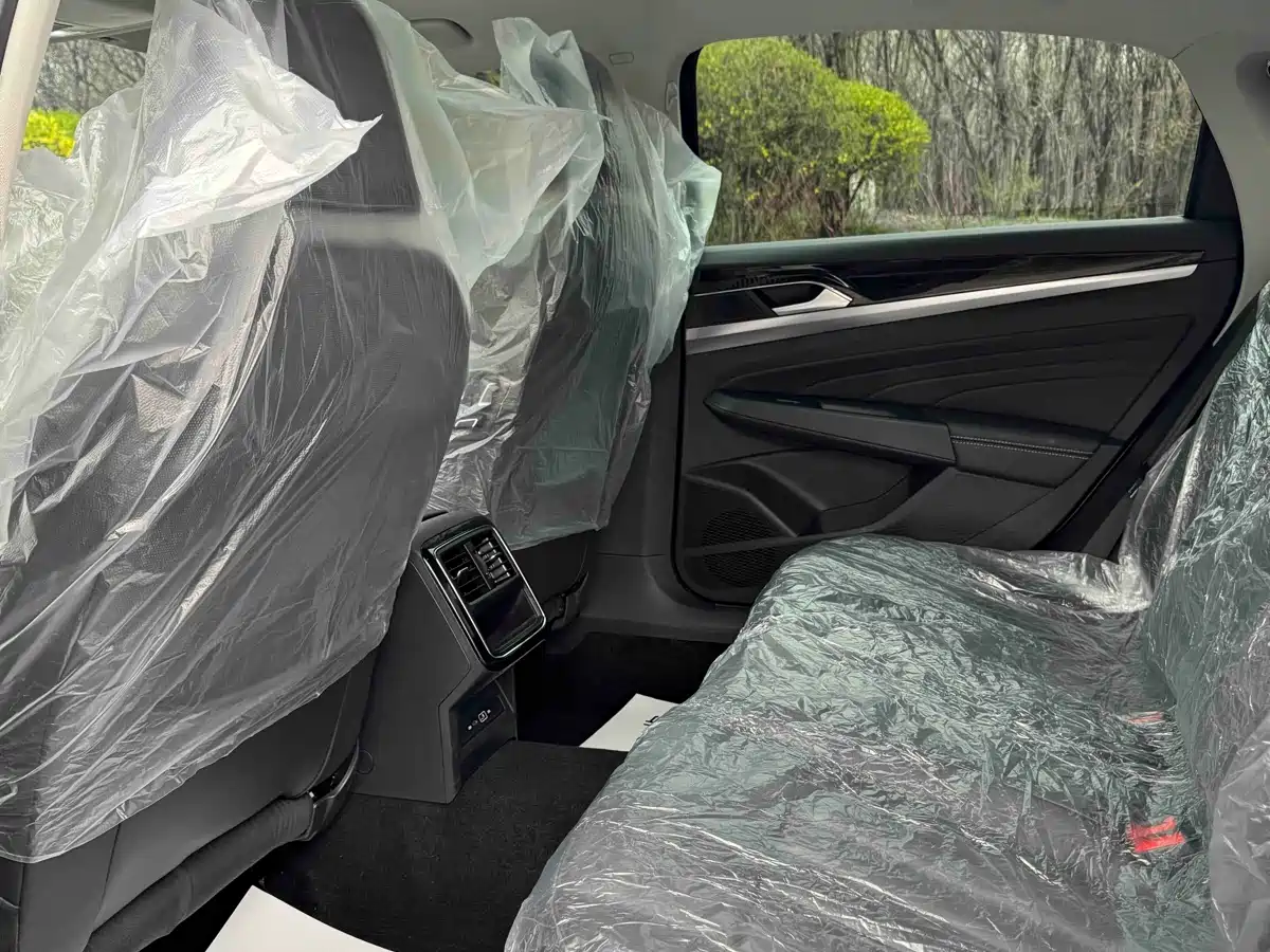 Volkswagen Passat 2024 280TSI Business Edition фото 11