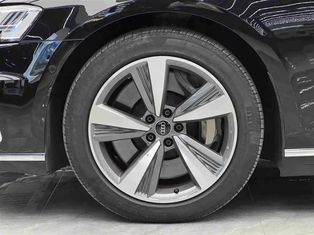 Photo 4 - Audi A8 New Energy