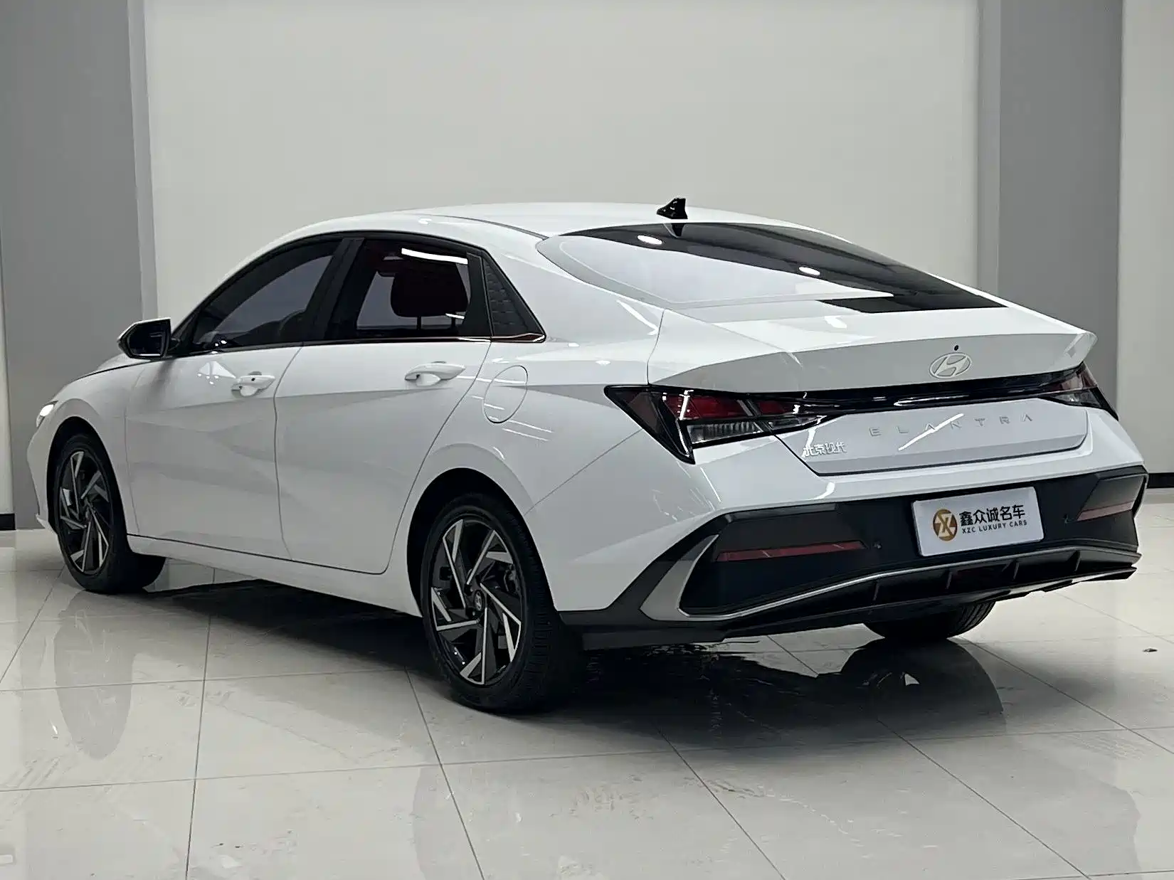 Фото 15 - Hyundai Elantra