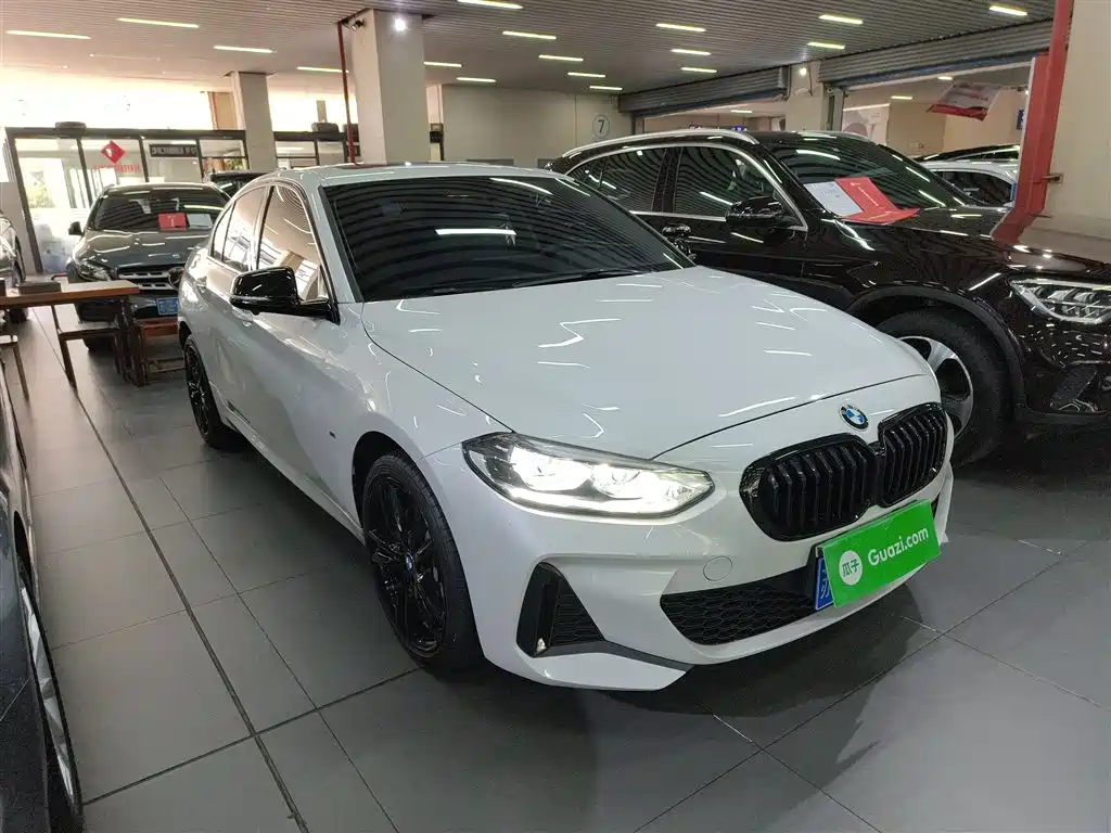 BMW 1 Series 2023 125i M Sport Shadow Edition фото 22