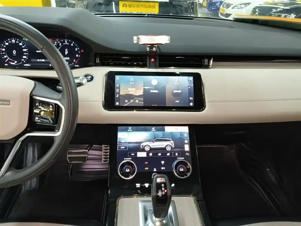 Land Rover Range Rover Evoque New Energy 2021 Range Rover Evoque L P300e Luxury фото 13