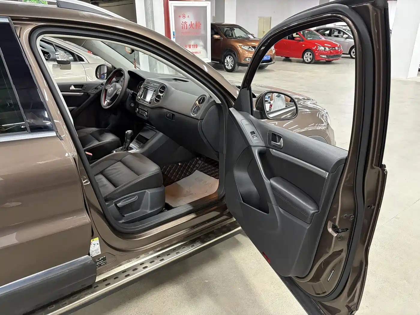 Volkswagen Tiguan 2015 2.0TSI Comfort Edition фото 8