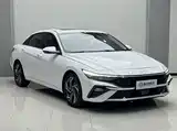 Фото 2 - Hyundai Elantra
