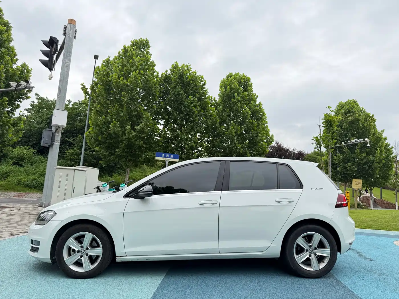 Volkswagen Golf 2017 230TSI Auto Comfort Millionth Anniversary Edition фото 3