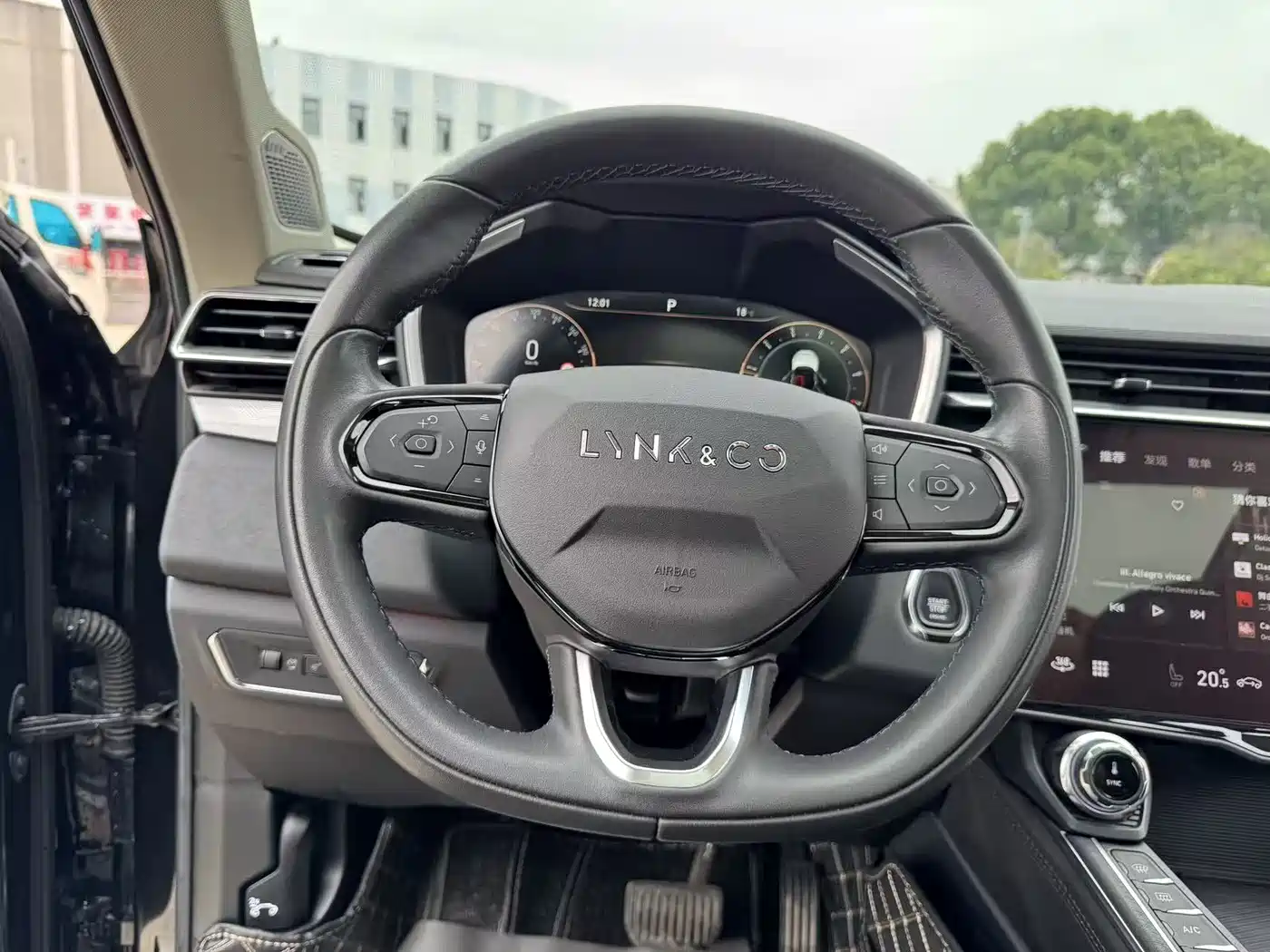 Lynk & Co 01 2021 2.0TD 2WD Shine Pro фото 35