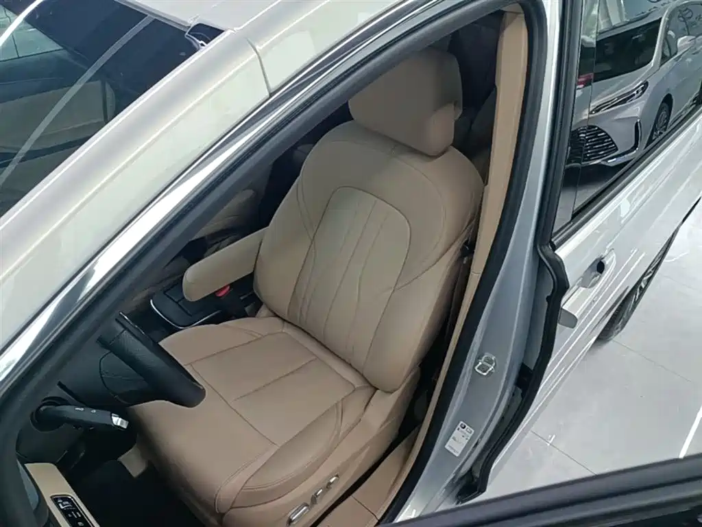 Buick GL8 New Energy 2025 Land Honor Premium Edition 7-Seater фото 15