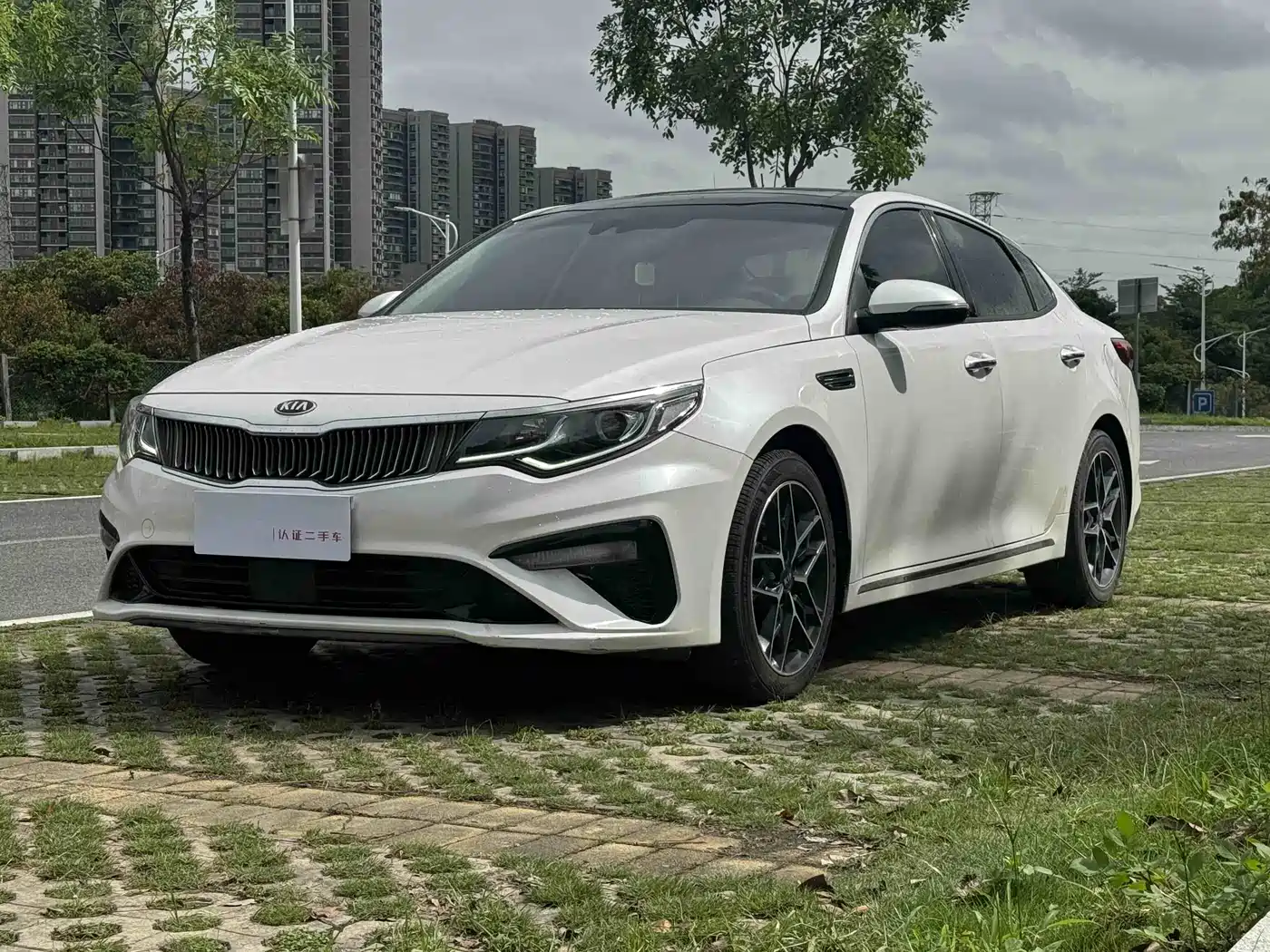 Kia K5 2019 Pro 2.0L Automatic Luxury Edition China VI фото 2