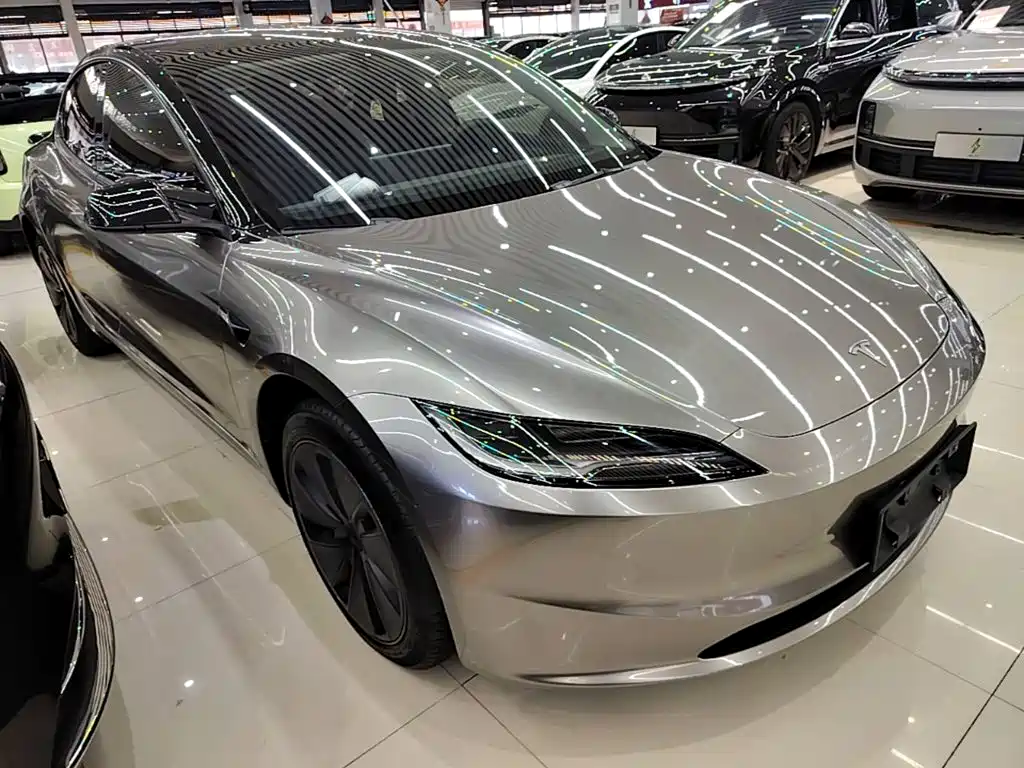 Фото 4 - Tesla Model 3