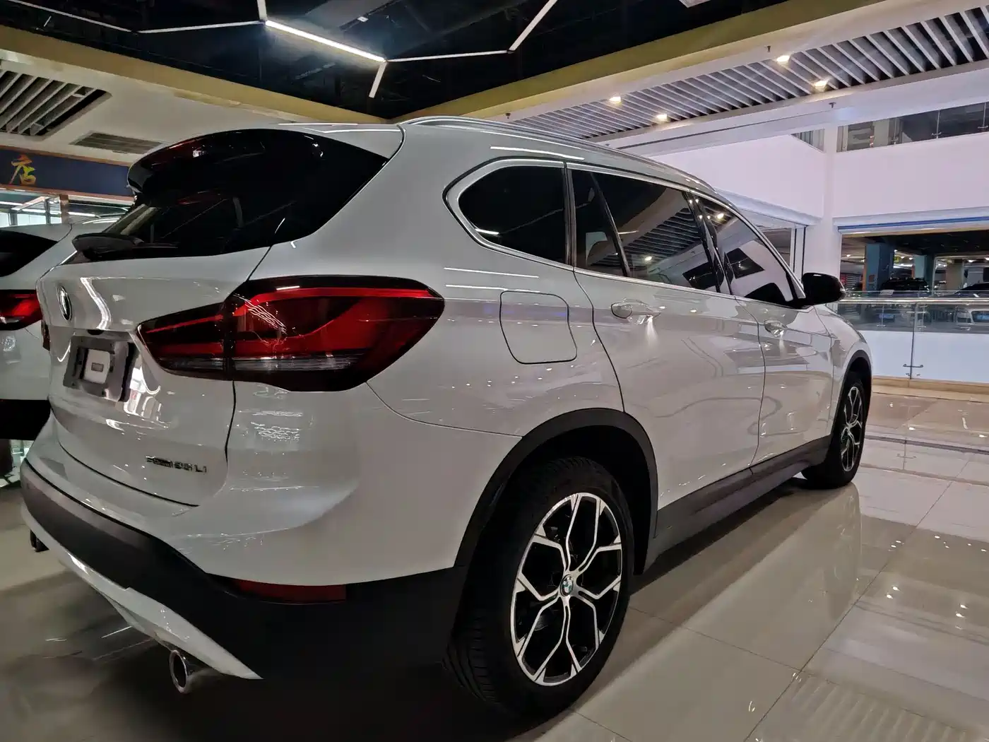 BMW X1 2022 sDrive25Li Leading фото 13