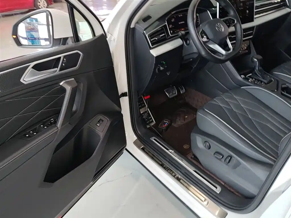 Volkswagen Tiguan L 2022 330TSI Auto 2WD R-Line Premium Edition фото 16