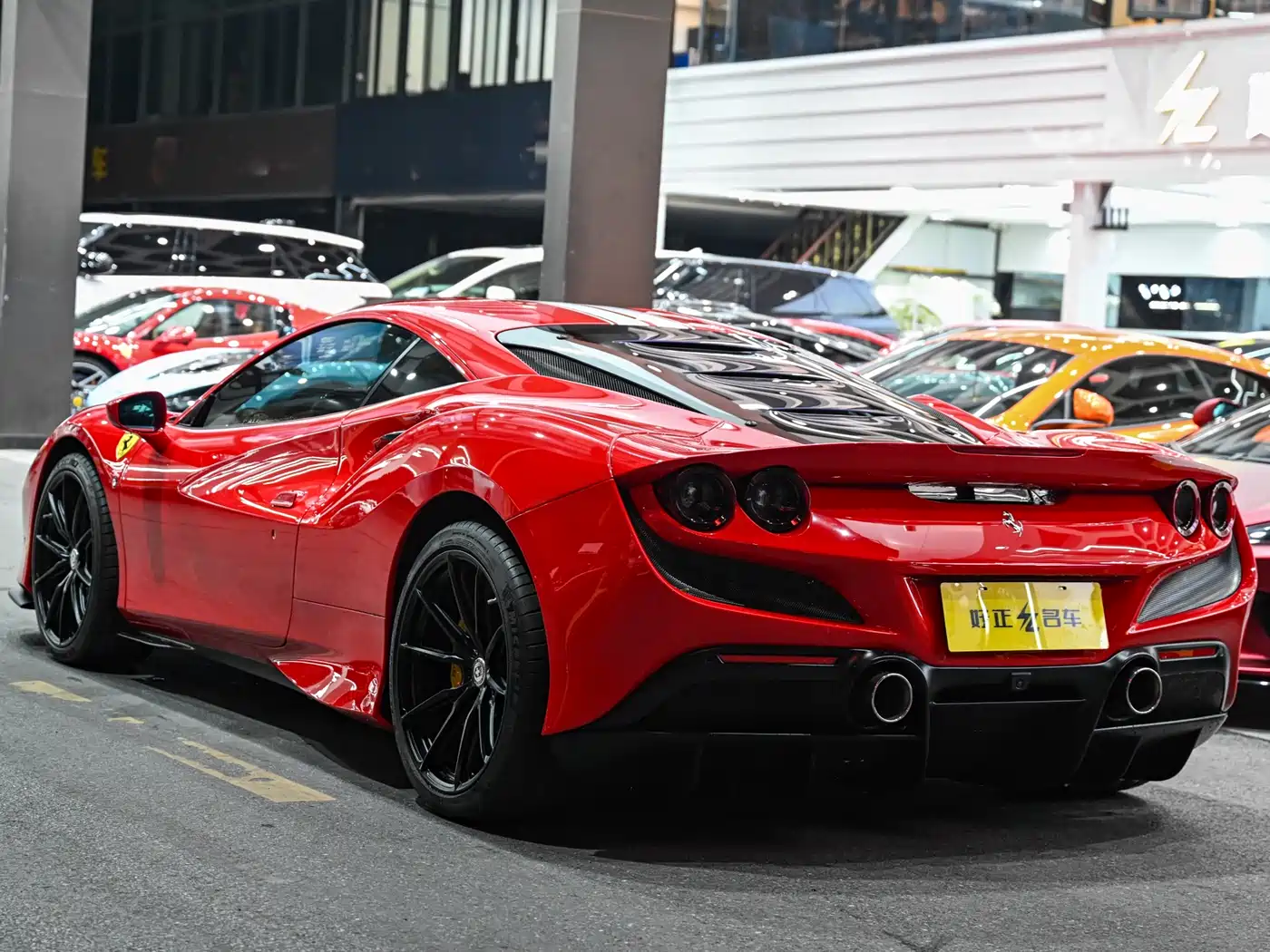 FERRARI F8