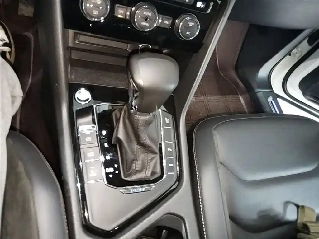 Volkswagen Tiguan L PHEV 2019 430PHEV Hybrid Luxury Edition фото 14