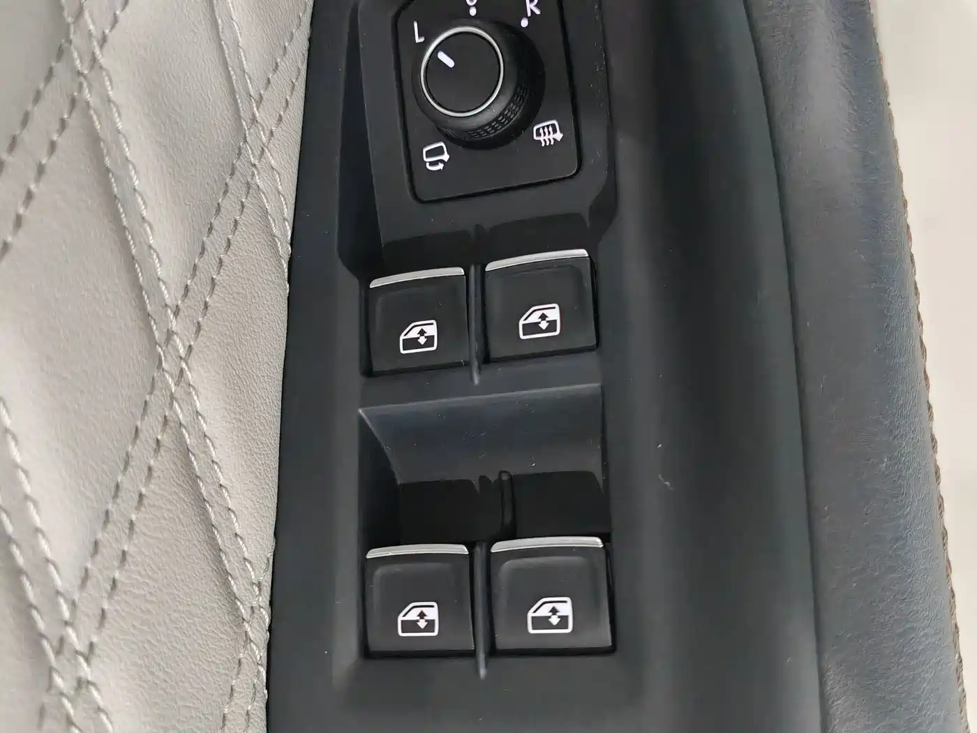 Volkswagen Magotan 2024 2 Million Units Public Sharing Edition 330TSI DSG Luxury фото 14