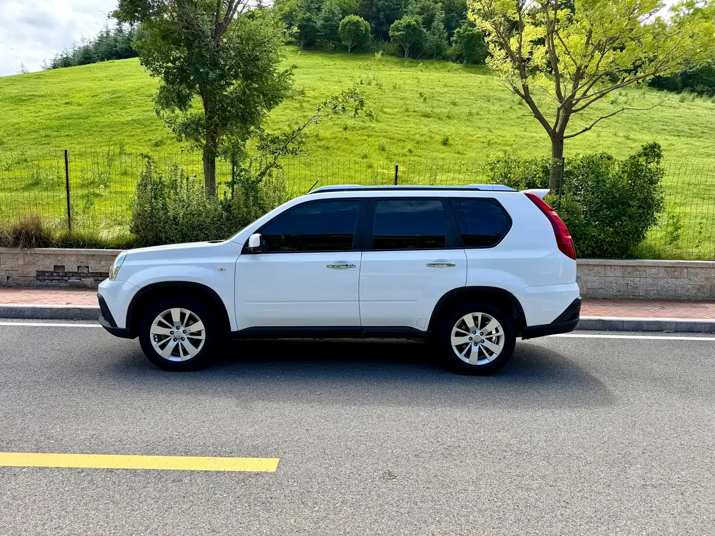 Dongfeng Fengdu MX6 2015 2015 2.0L CVT 2WD Dream Edition