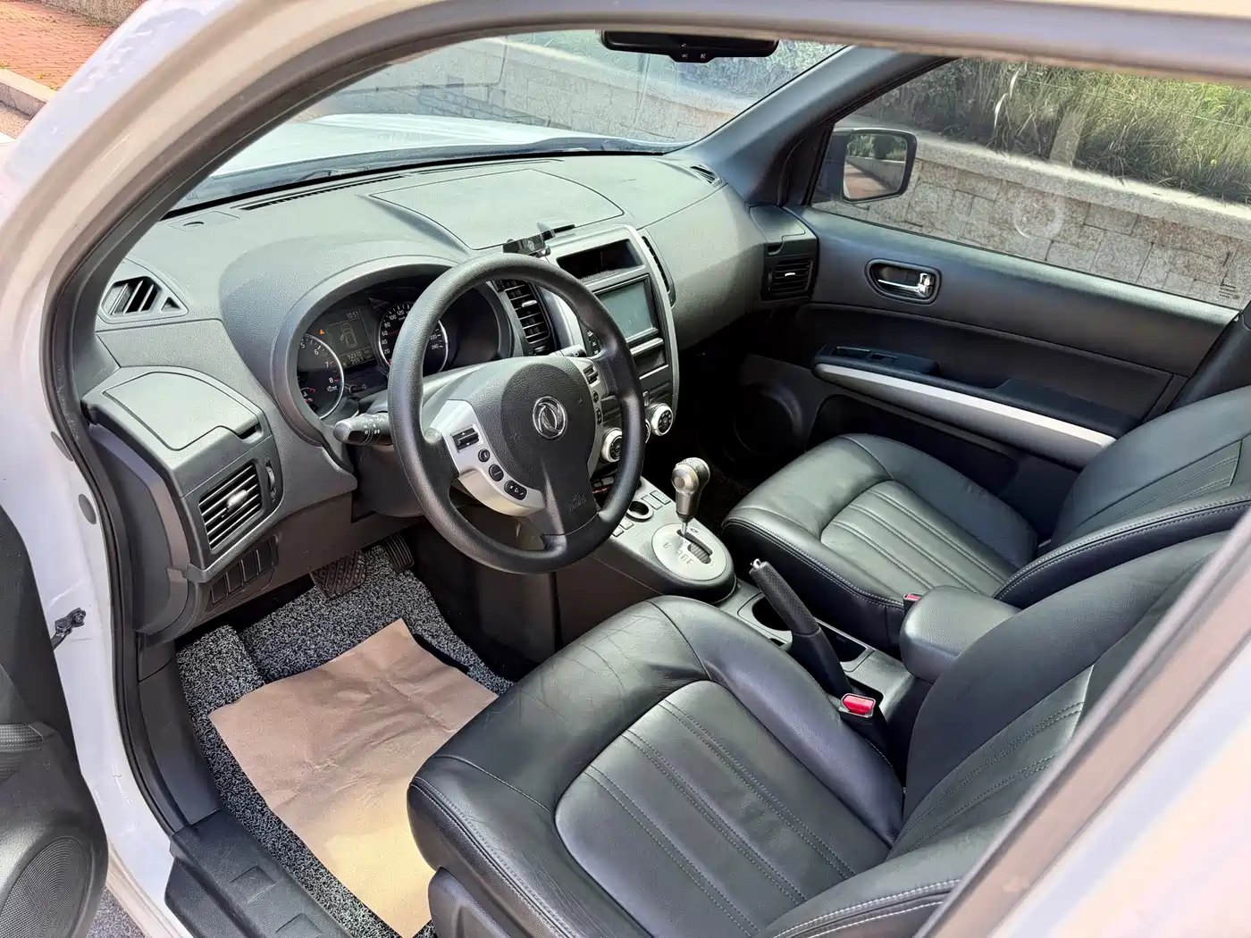 Dongfeng Fengdu MX6 2015 2015 2.0L CVT 2WD Dream Edition