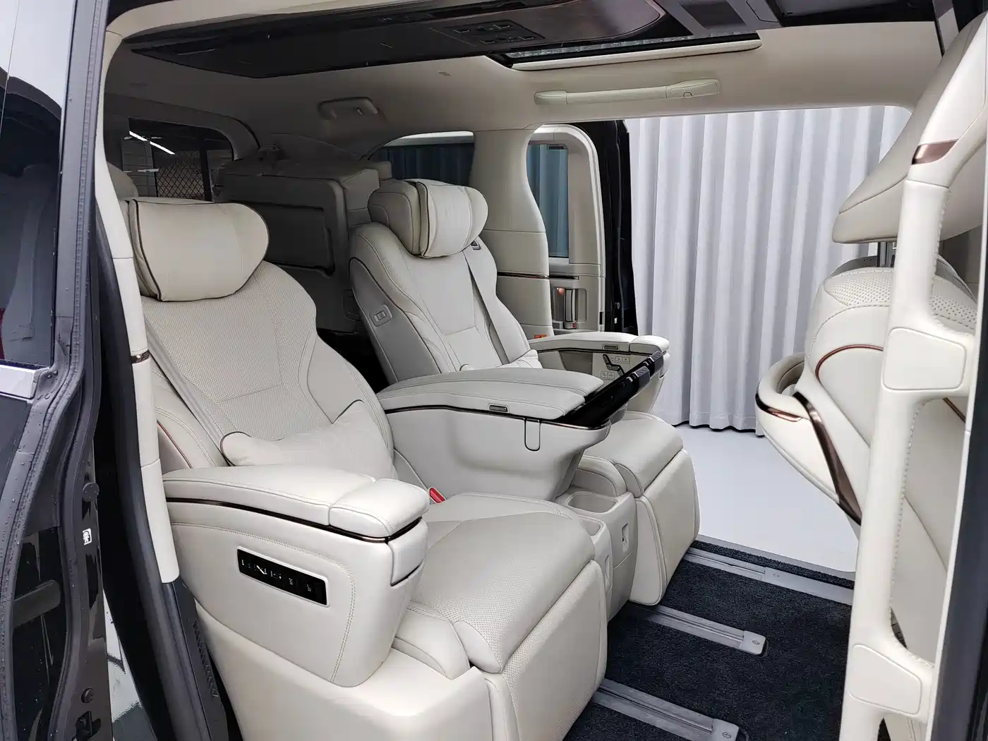 Lexus LM 2026 2025 Model 500h Six-Seater Prestige Edition