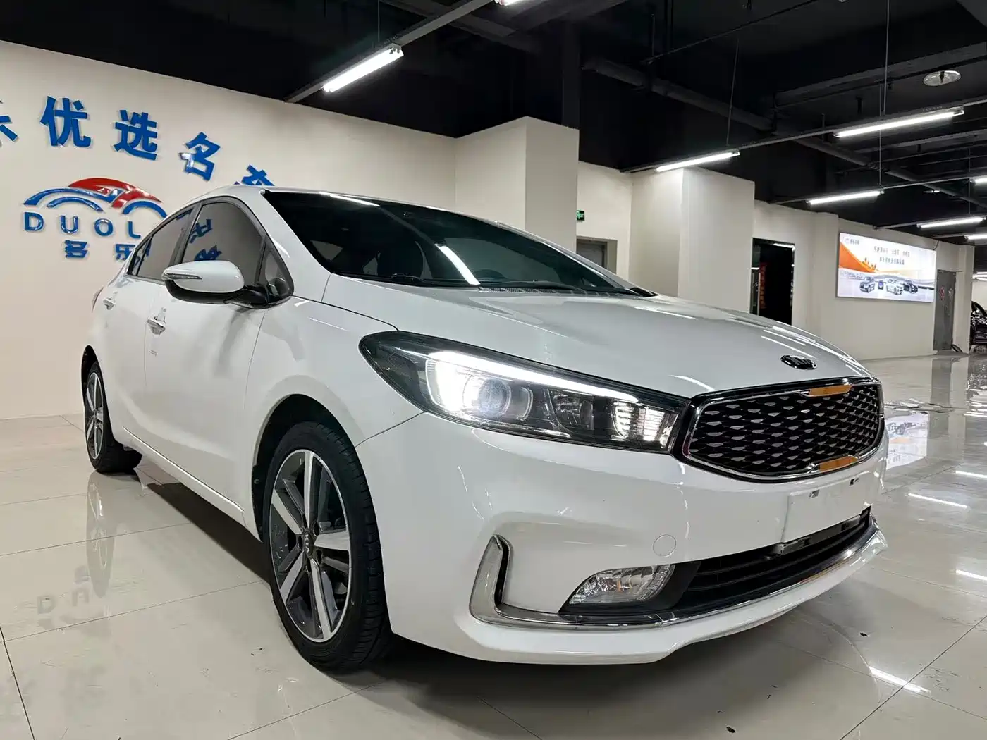 Kia K3 2017 1.6L Automatic 15th Anniversary Special GLS фото 3