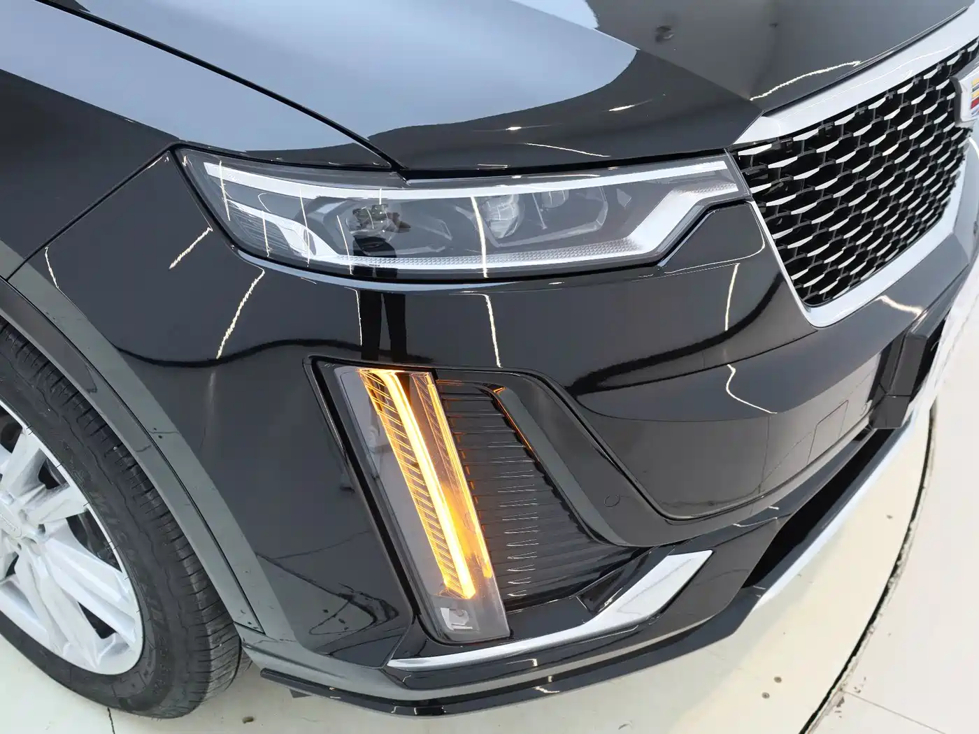 CADILLAC XT6