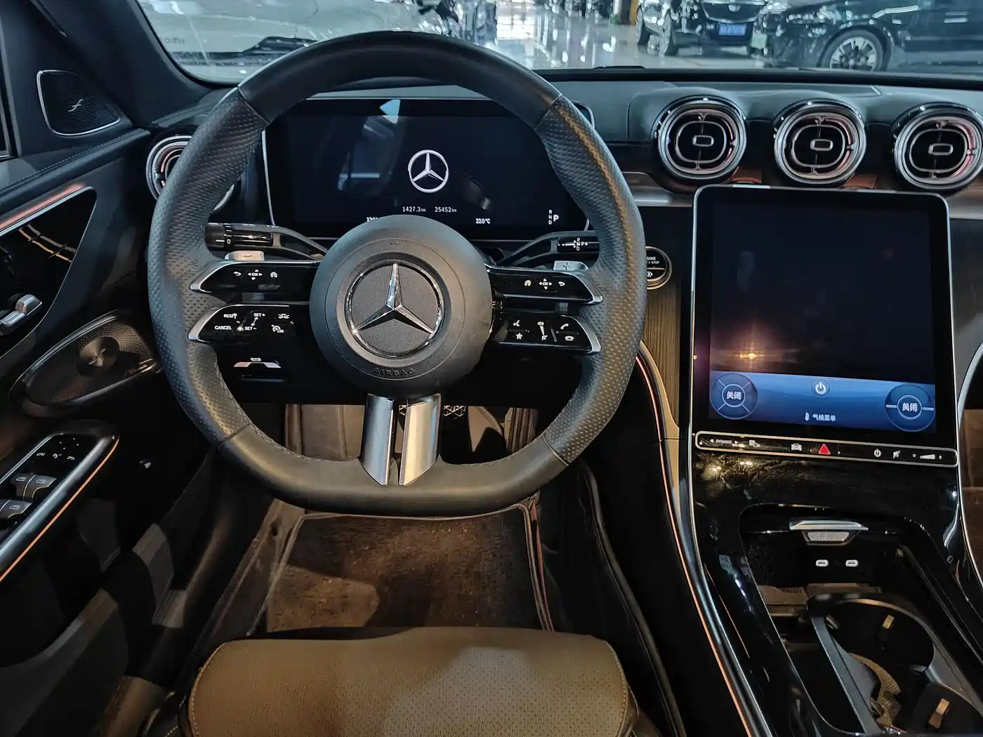 Mercedes-Benz C-Class 2023 C 260 L Night Edition Sport фото 4
