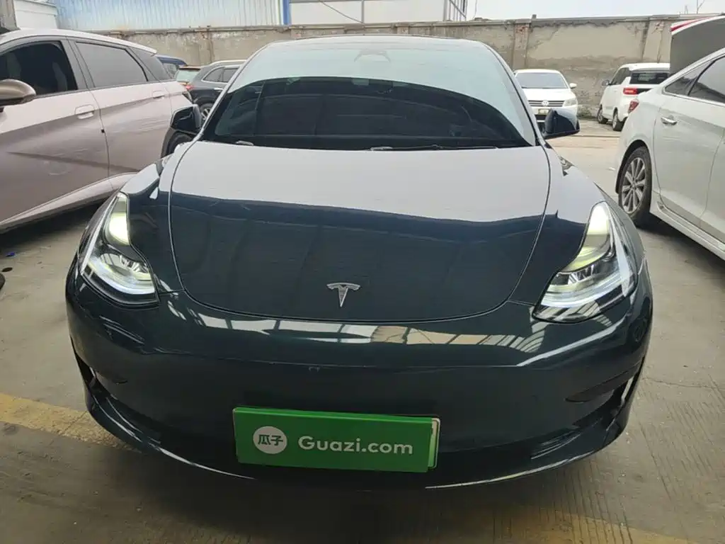Фото 3 - Tesla Model 3
