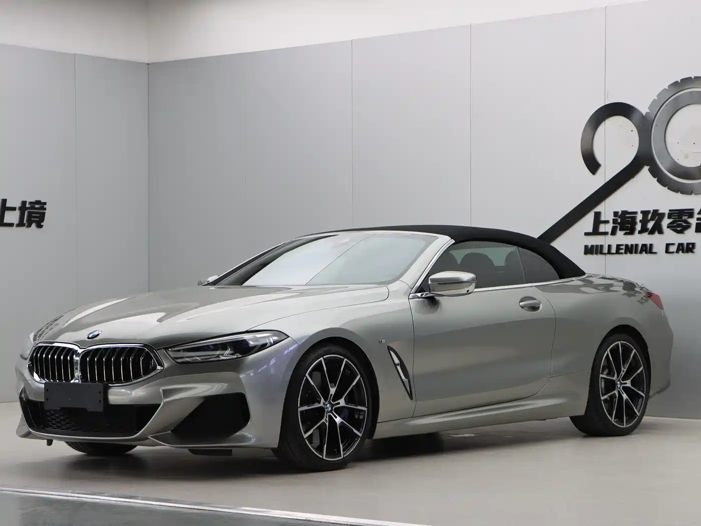 BMW 8 Series 2019 840i Convertible M Sport фото 31
