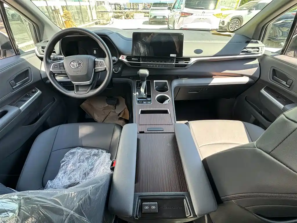 Toyota Granvia 2026 Model 2.5L Hybrid Luxury Edition фото 11