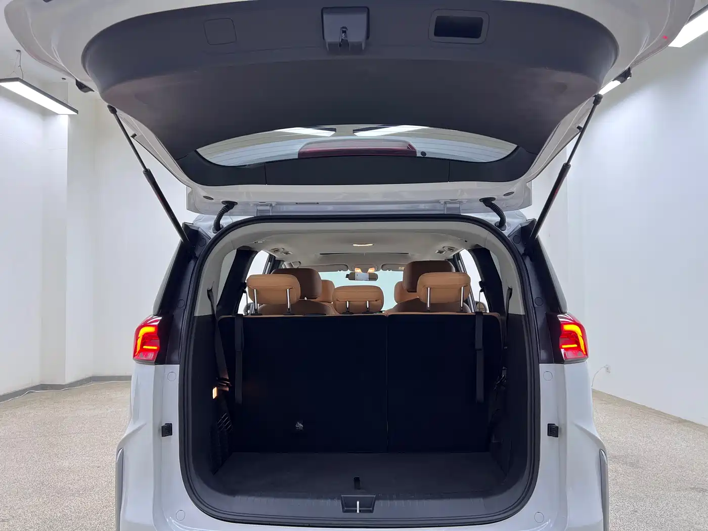 SAIC Maxus Maxus G50 PHEV 2025 Pilot Edition фото 31