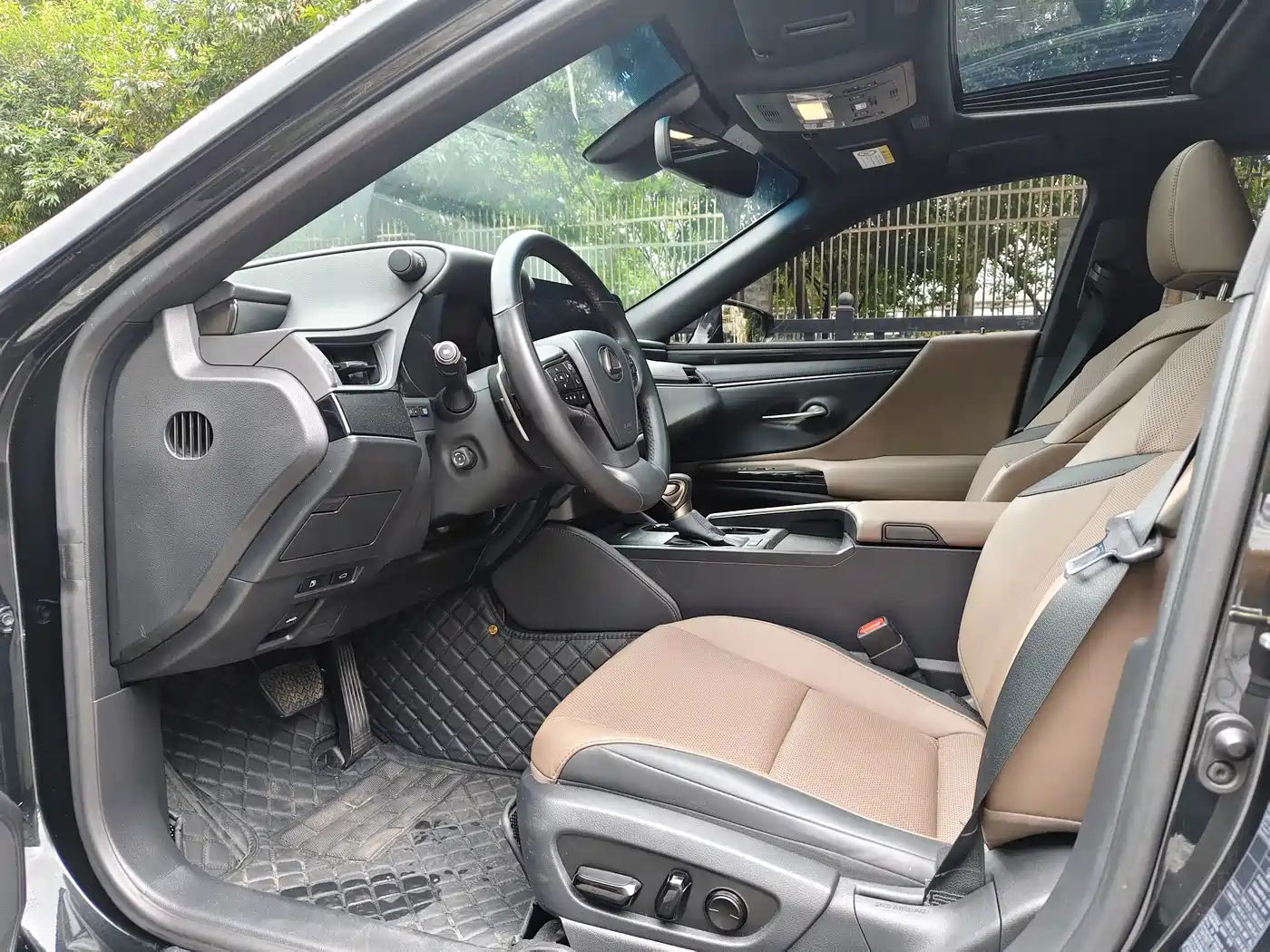 Фото 9 - Lexus ES