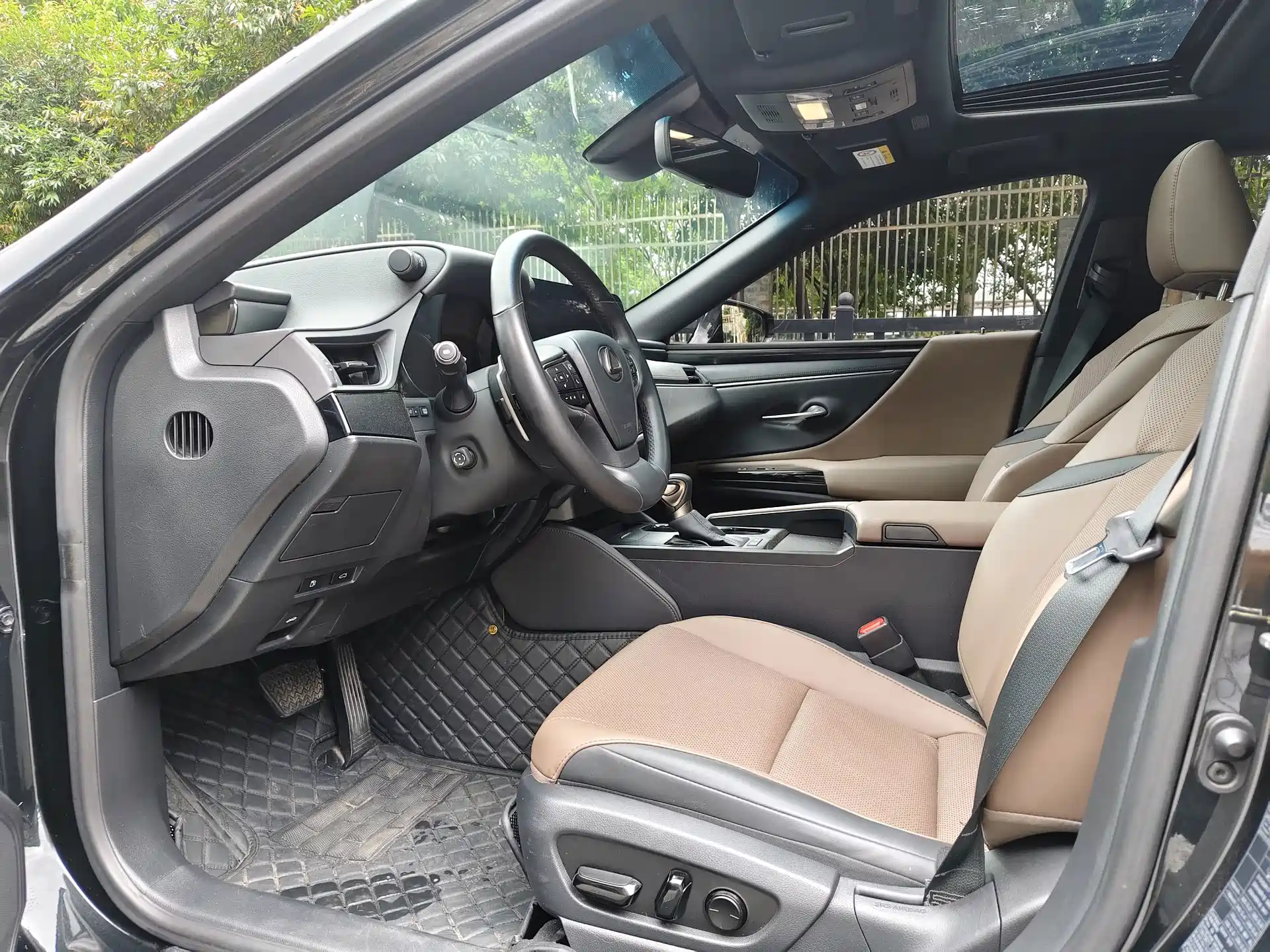 Фото 9 - Lexus ES