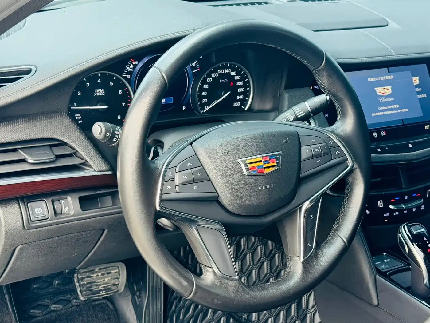 CADILLAC CT6