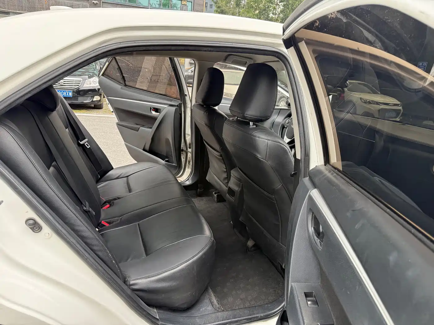 Toyota Corolla 2017 Facelift Hybrid 1.8L E-CVT Pioneer Edition фото 9