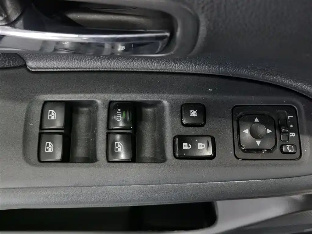 Mitsubishi Outlander 2018 2.0L 2WD Glory Edition 5-seater фото 9
