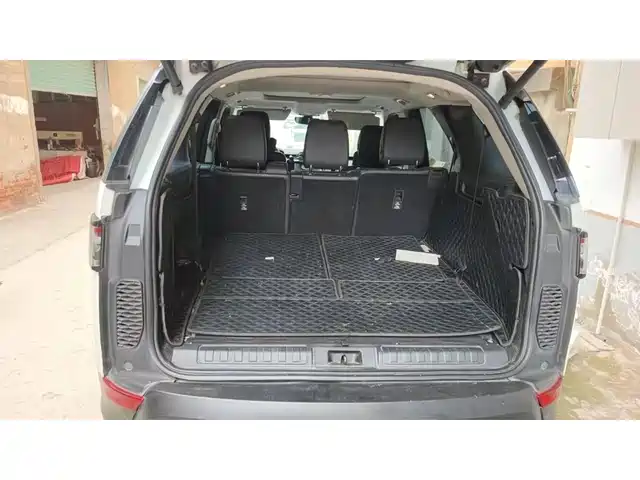 Land Rover Discovery 2017 3.0 SC V6 SE — фото 4