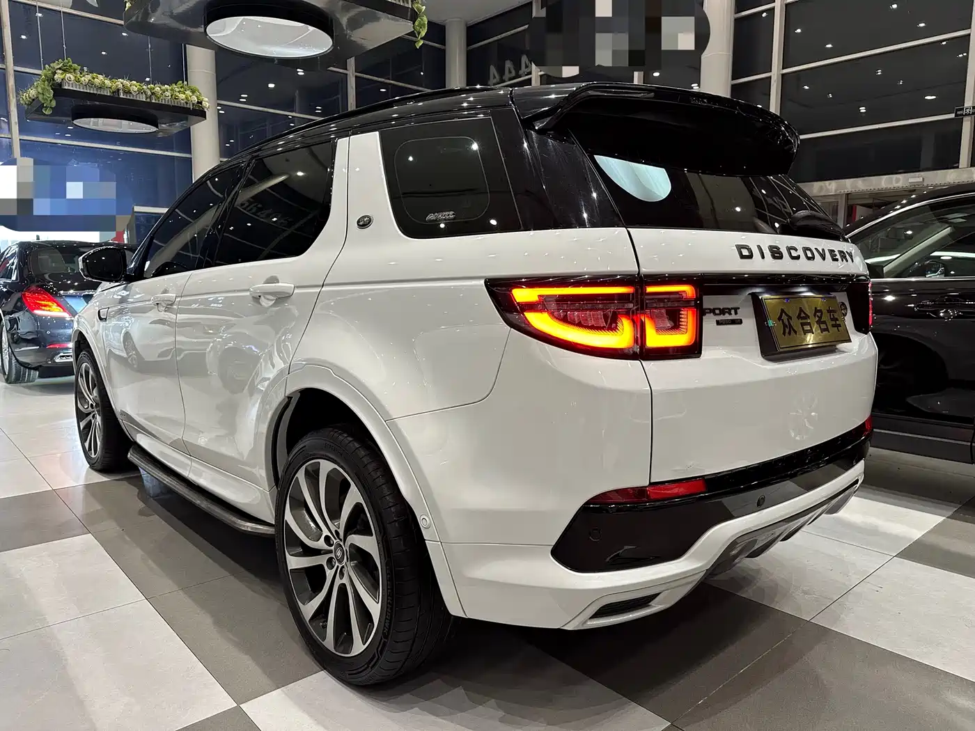 Land Rover Discovery Sport 2020 249PS R-Dynamic Performance Tech 7-seater фото 4