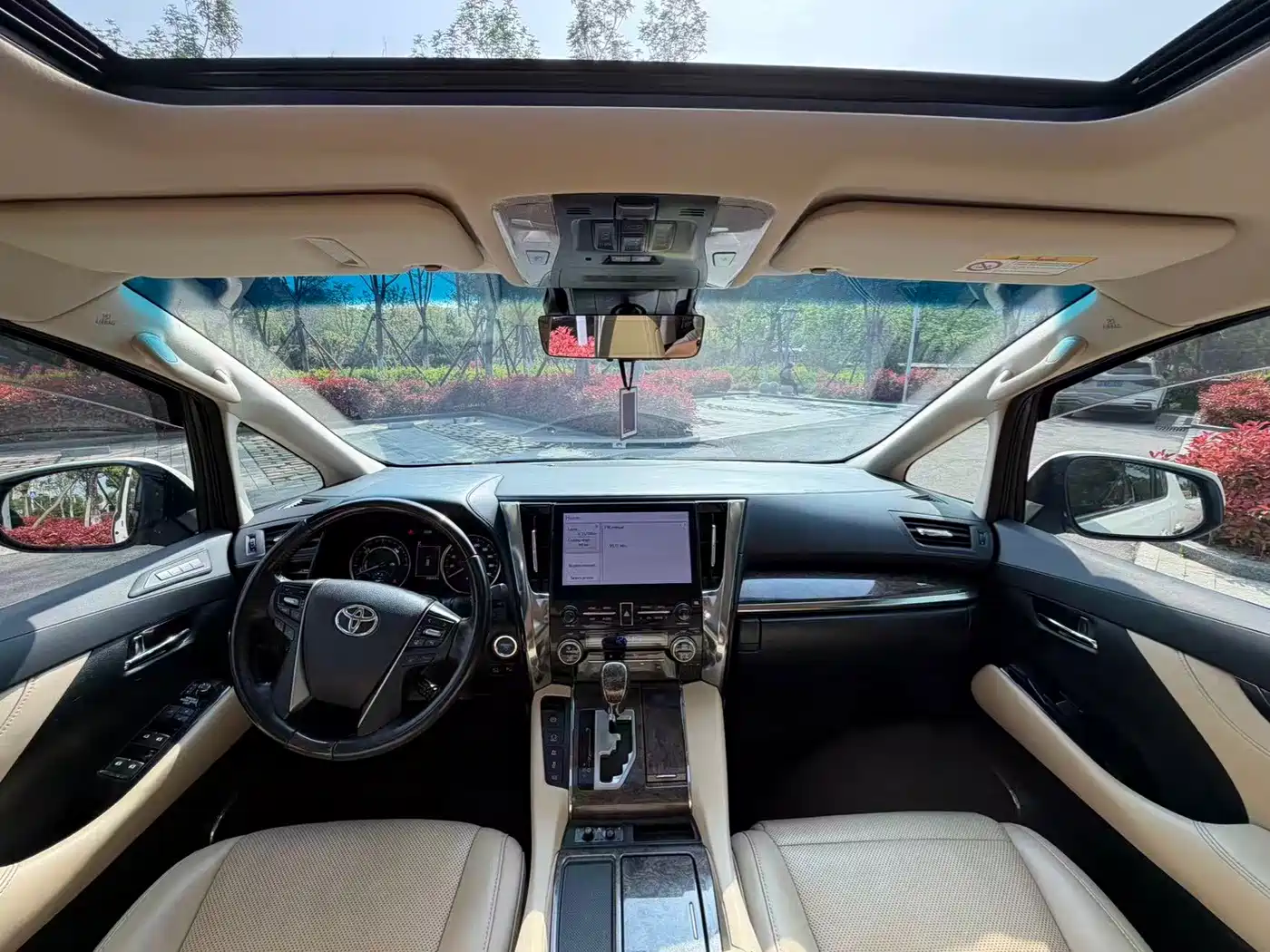 Toyota Alphard 2021 Hybrid 2.5L Premium фото 16