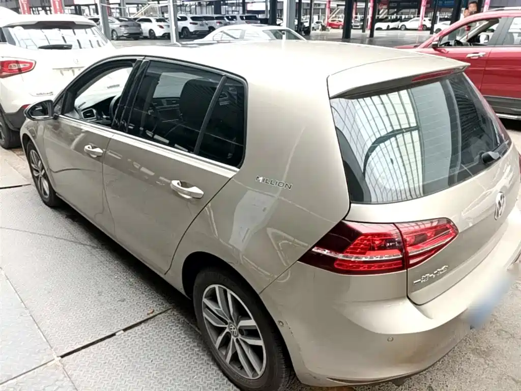 Volkswagen Golf 2017 230TSI Auto Luxury Millionth Anniversary Edition фото 5