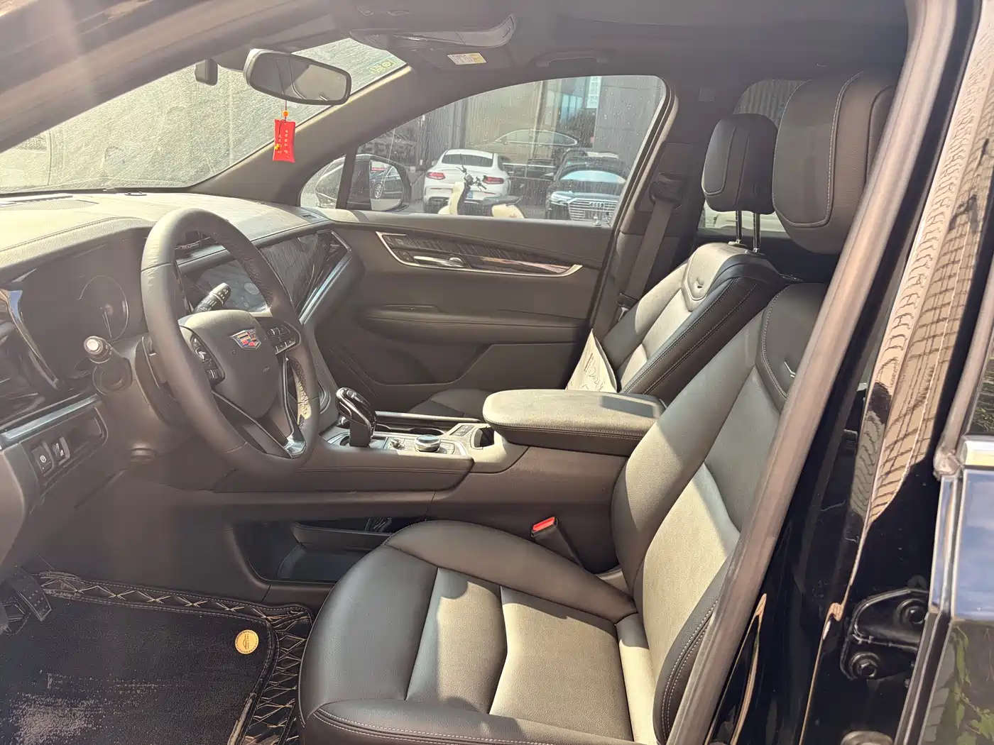 Cadillac XT6 2022 2.0T 6-Seater 4WD Luxury Edition фото 4