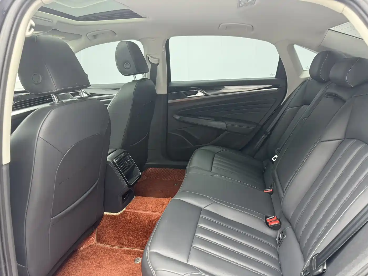Volkswagen Passat 2024 280TSI Business Edition фото 8