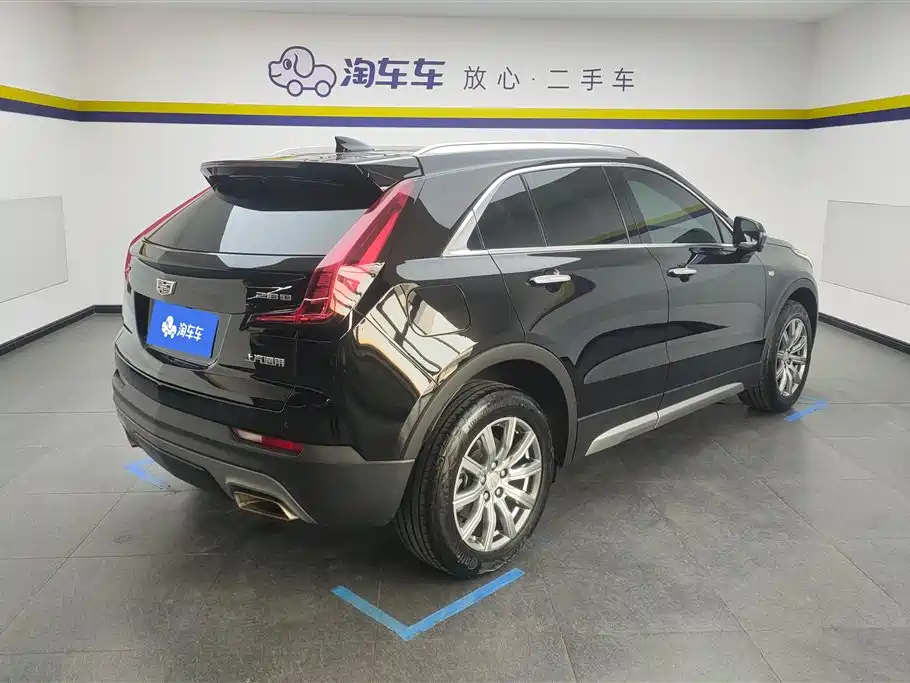CADILLAC XT4